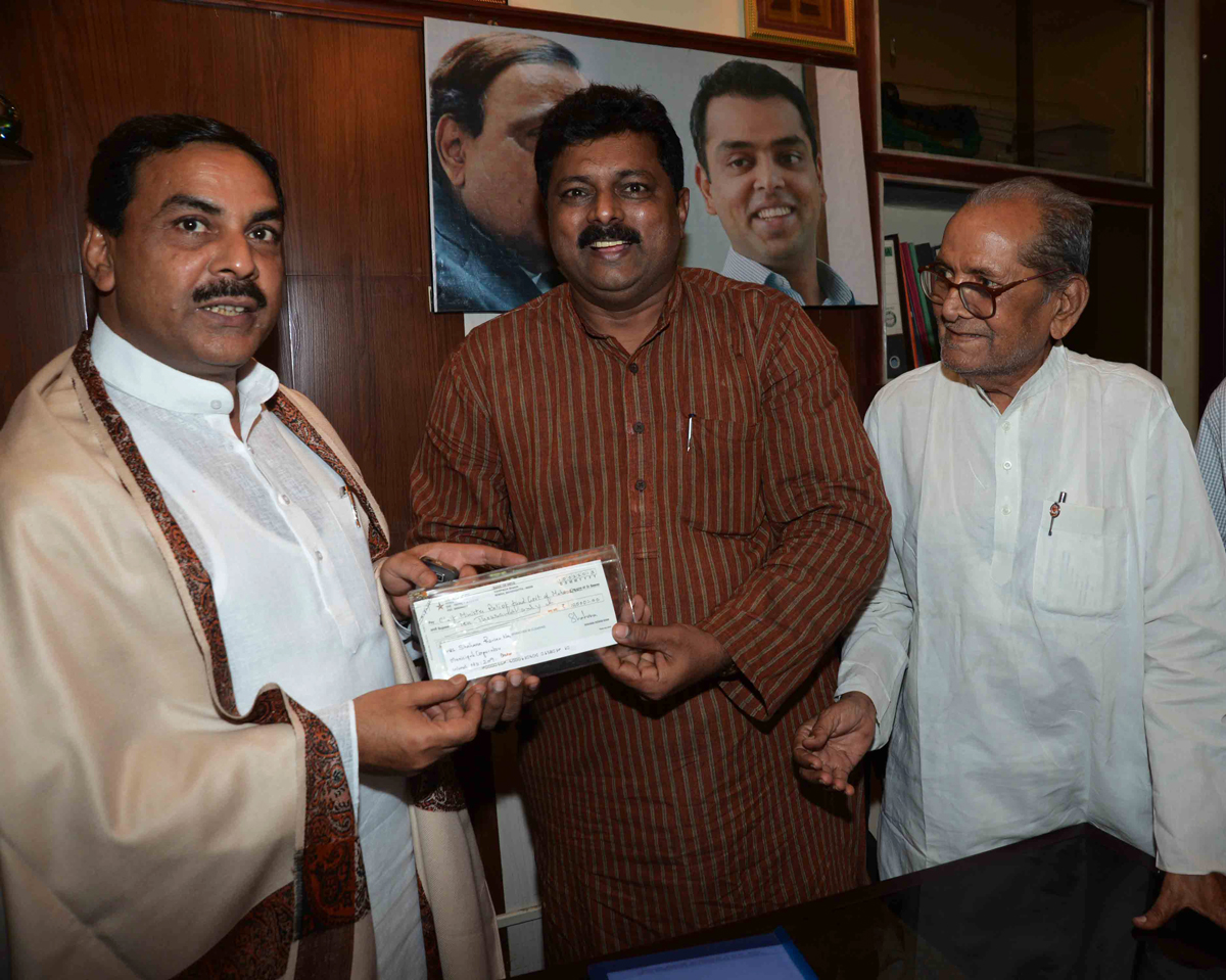 MINISTER MOHD.ARIF NASIM KHAN VISIT AT KAMATHIPURA WARD NO.209 CORPORATER SAHANA KHAN JANSAMPARK OFFICE.