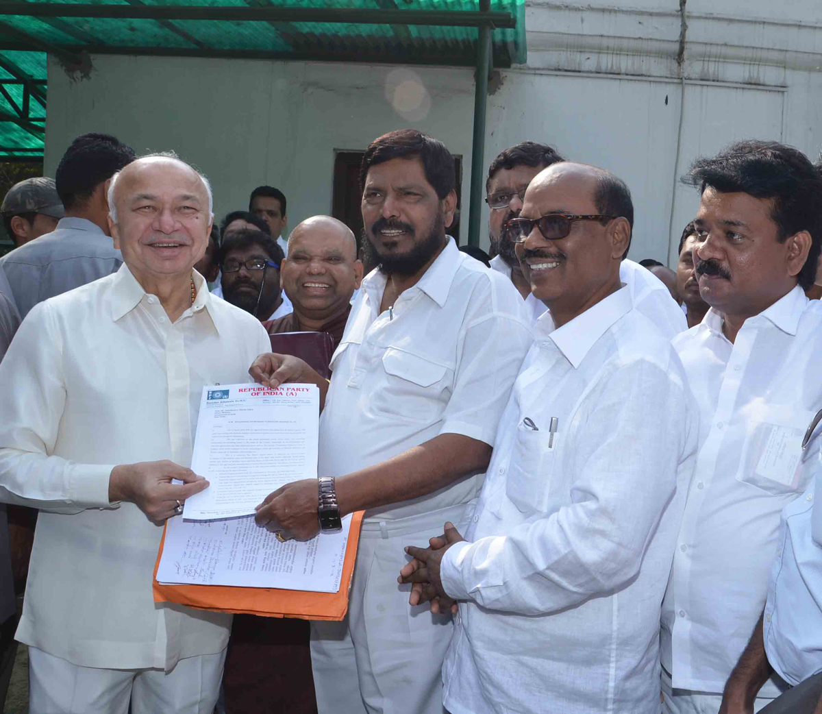 RPI PRESIDENT RAMDAS ATHAWALE MEETS HOME MINISTER OF INDIA SUSHILKUMAR SHINDE AT NEW DELHI.