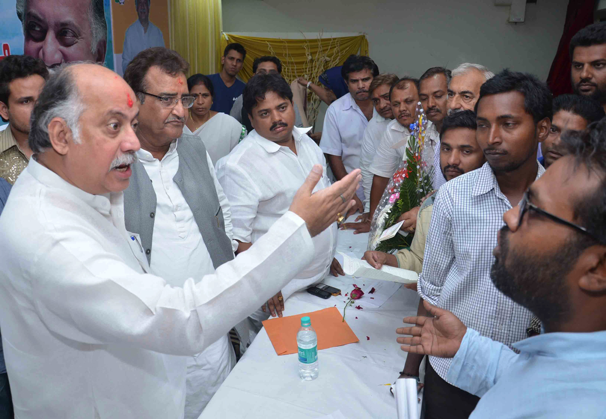 M.P.& EX UNIUON MINISTER GURUDAS KAMAT JANSAMPARK ABHIYAAN AT JOGESHWARI