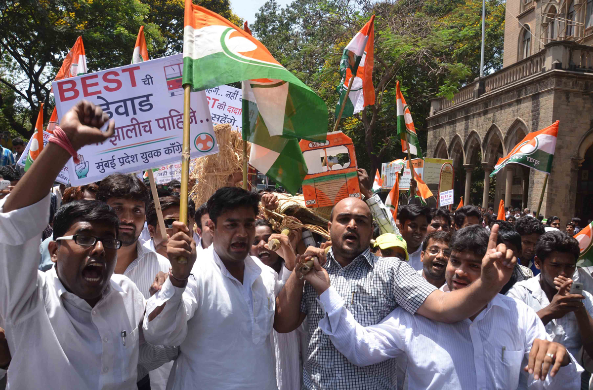 MUMBAI YOUTH CONGRESS PROTEST AGAINST BEST FARE & ELECTRICITY BILL RATE HIKES AT AZAD MAIDAN.