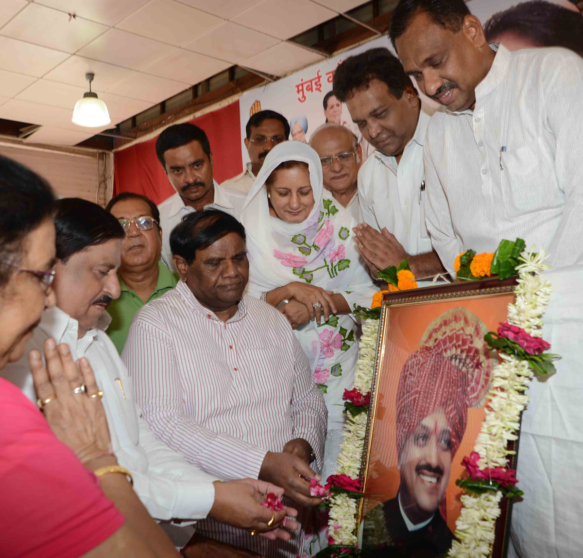 TRIBUTE TO LATE EX.CHIEF MINISTER & EX UNION MINISTER VILASRAO DESHMUKH ON HIS BIRTH ANNIVESARY BY MRCC IN MUMBAI.