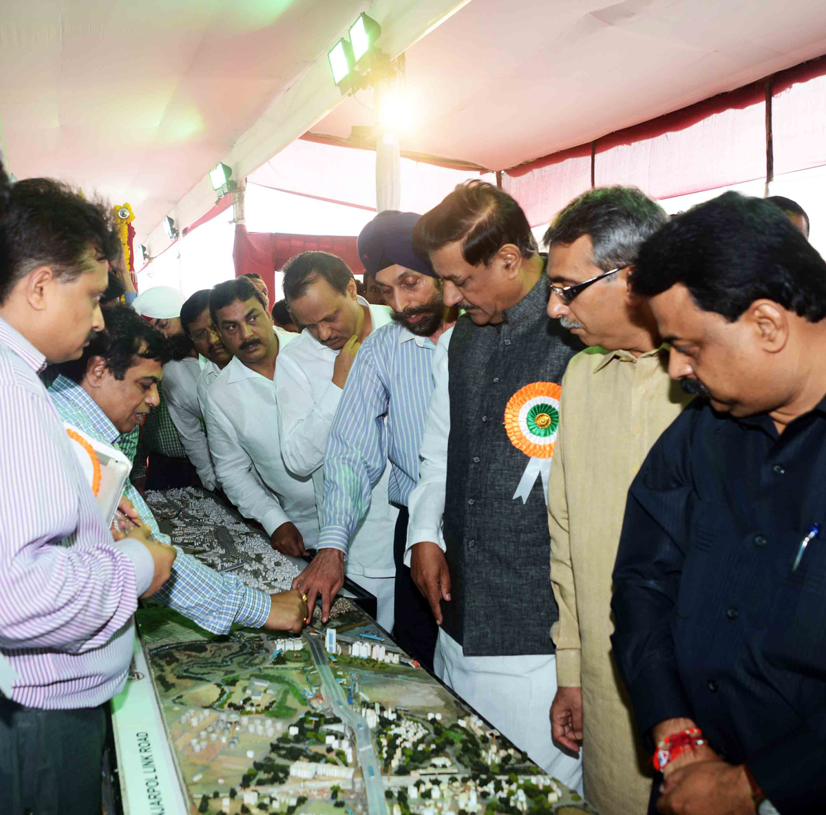 CHIEF MINISTER PRITHVIRAJ CHAVAN & DY CHIEF MINISTER AJITDADA PAWAR INAUGURATED EASTERN FREEWAY AT ORANGE GATE.