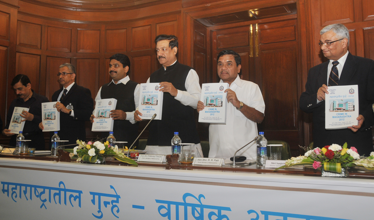 CHIEF MINISTER PRITHVIRAJ CHAVAN & MINISTER R.R.PATIL.