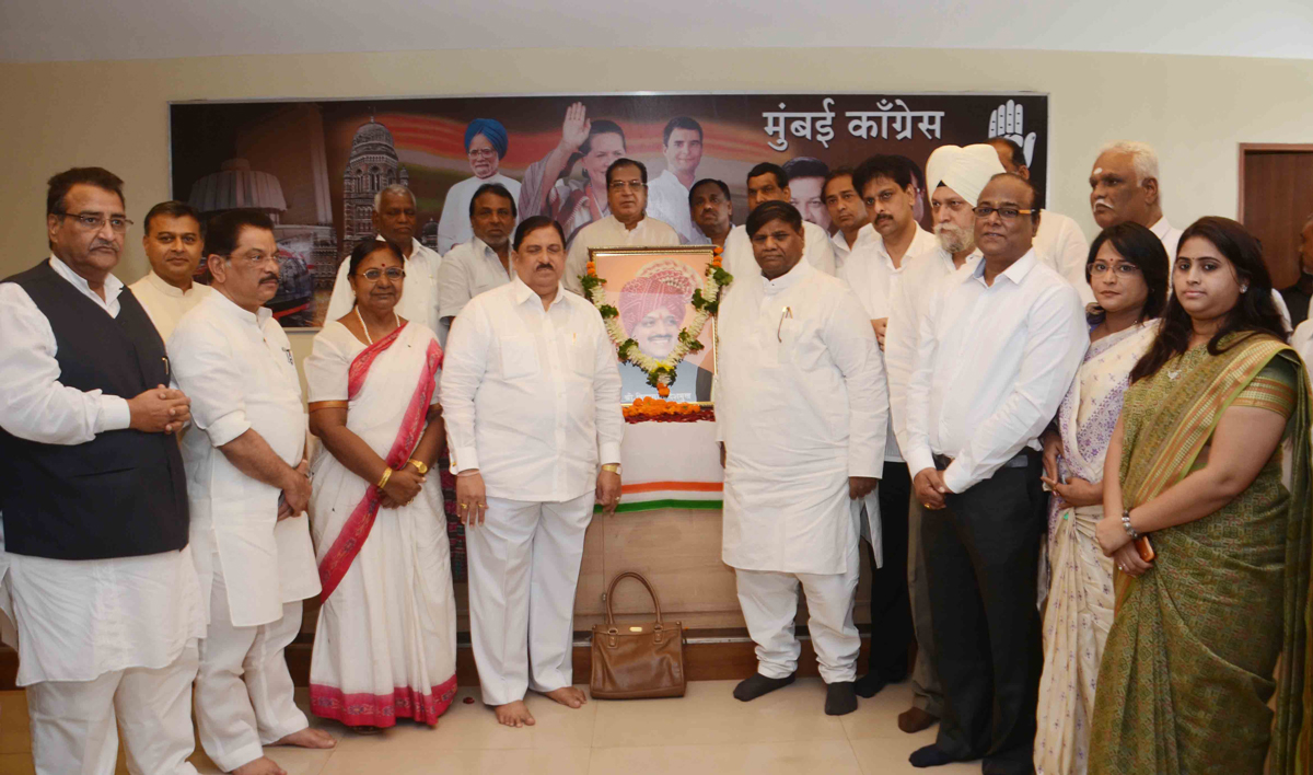 TRIBUTE TO LATE EX.CHIEF MINISTER VILASRAO DESHMUKH ON HIS 1ST DEATH ANNIVERSARY BY MUMBAI CONGRESS.