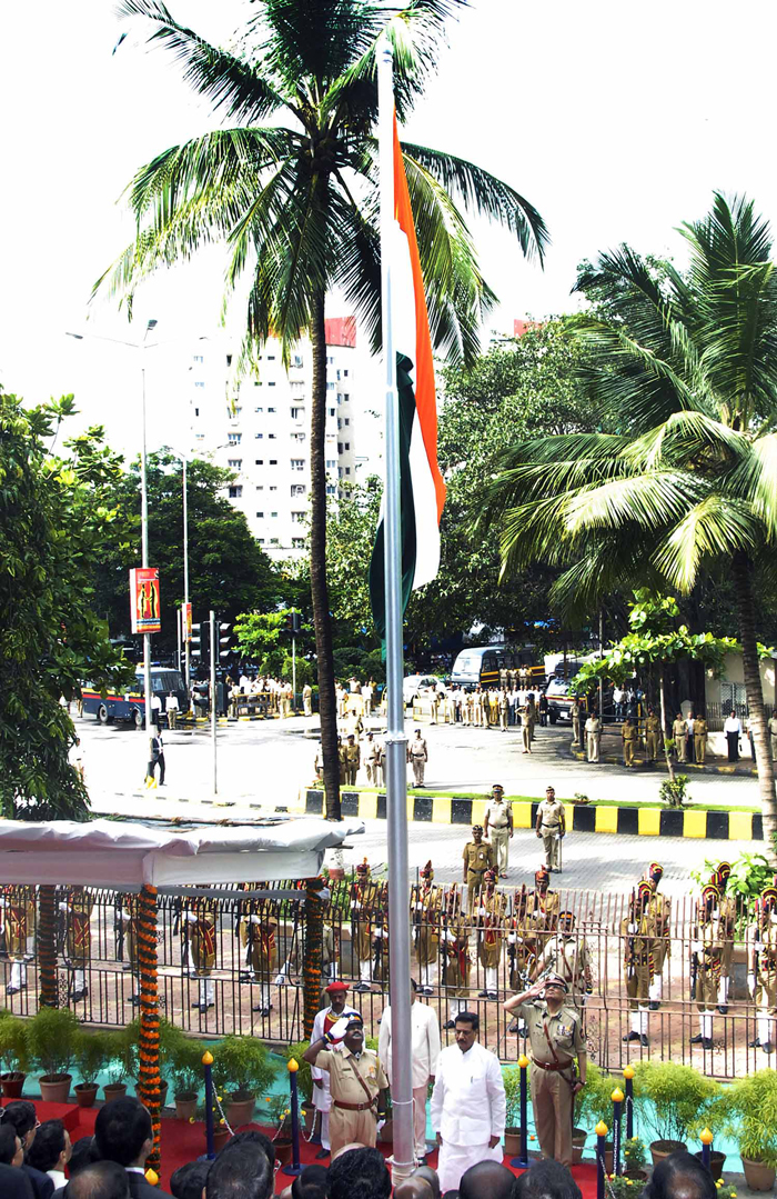 CHIEF MINISTER PRITHVIRAJ CHAVAN ON 67TH INDEPENDENCE DAY AT MANTRALAY MUMBAI.