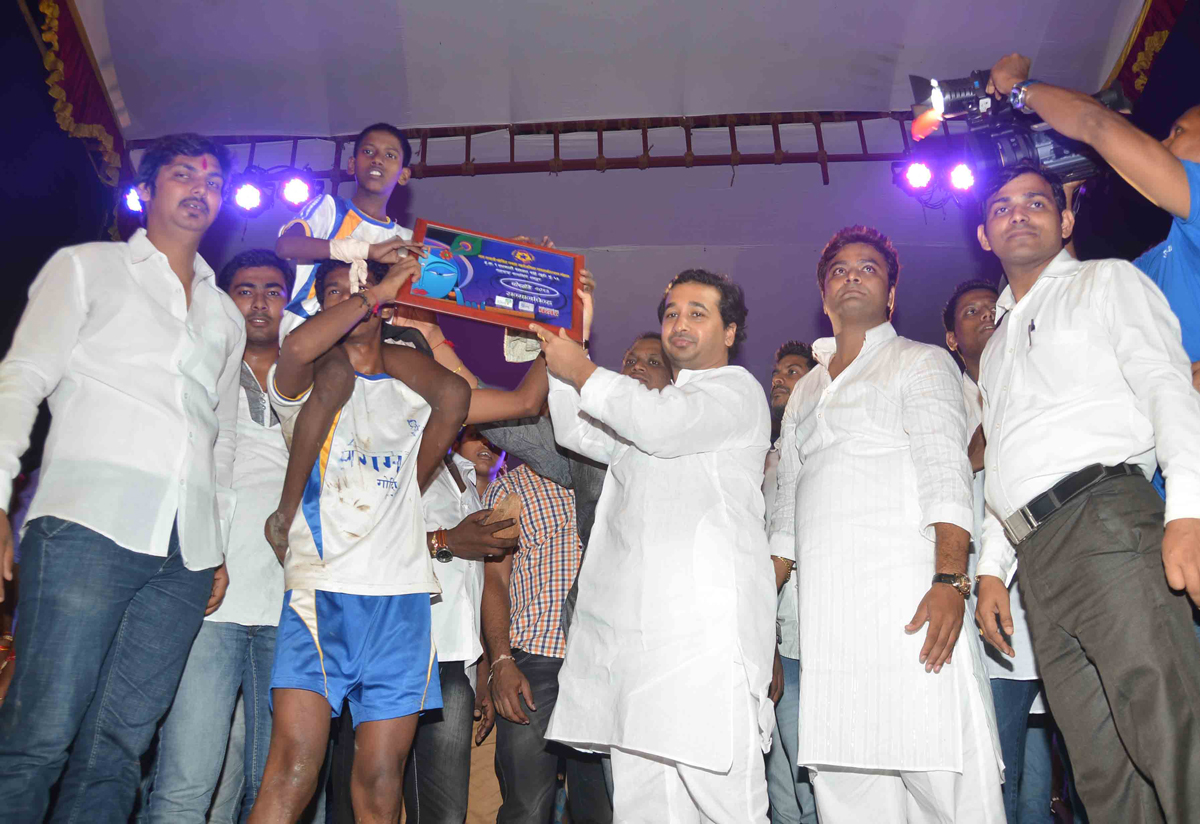 SWABHIMAAN SANGHATNA PRESIDENT NITESH NARAYANRAO RANE VISIT"S DAHI HANDI SARAV SHIBIR"S IN MUMBAI.