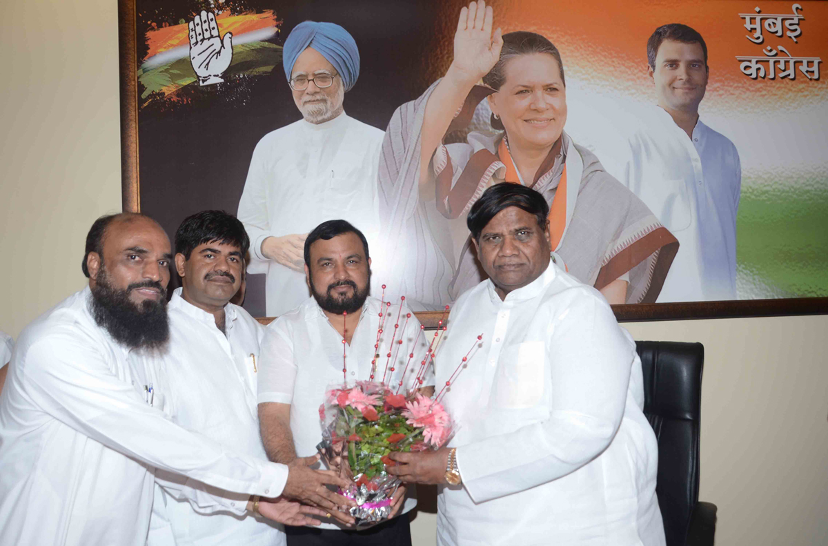 ON TEACHER'S DAY MUMBAI CONGRESS PRESIDENT PROF.JANARDAN CHANDURKAR AT RAJIV GANDHI BHAVAN.