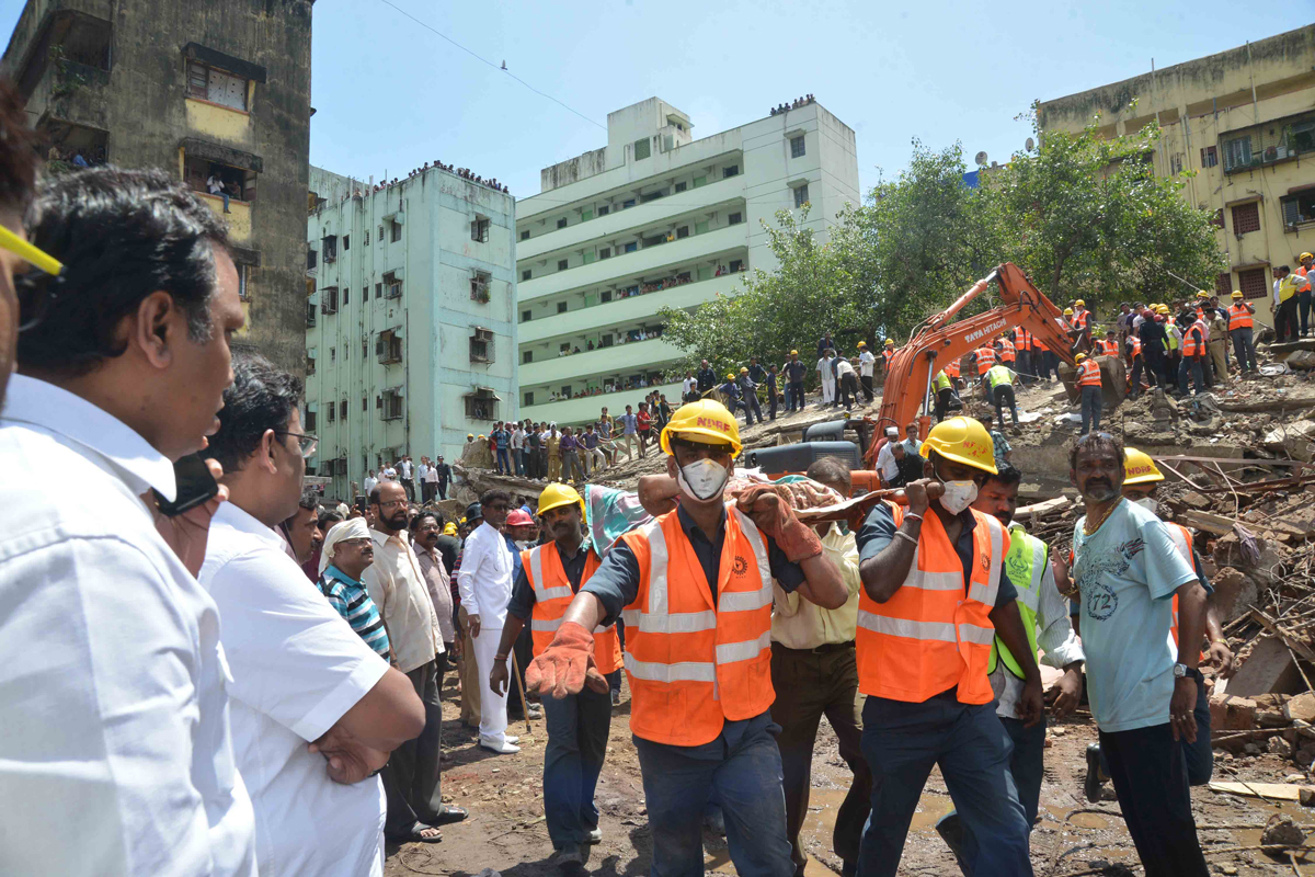 BUILDING COLLAPSED AT DOCKYARD .