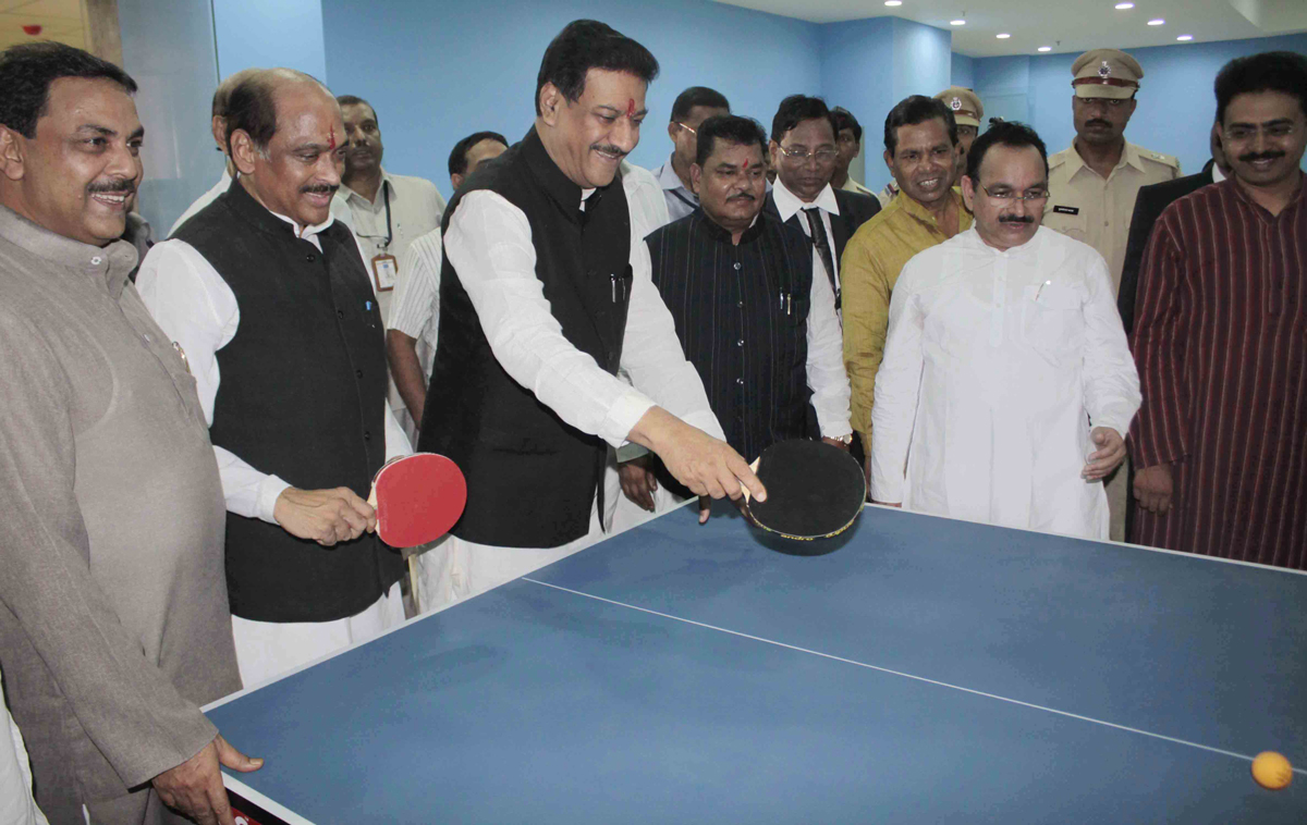 CHIEF MINISTER PRITHVIRAJ CHAVAN & MPCC PRESIDENT MANIKRAO THAKARE AT PANVEL.