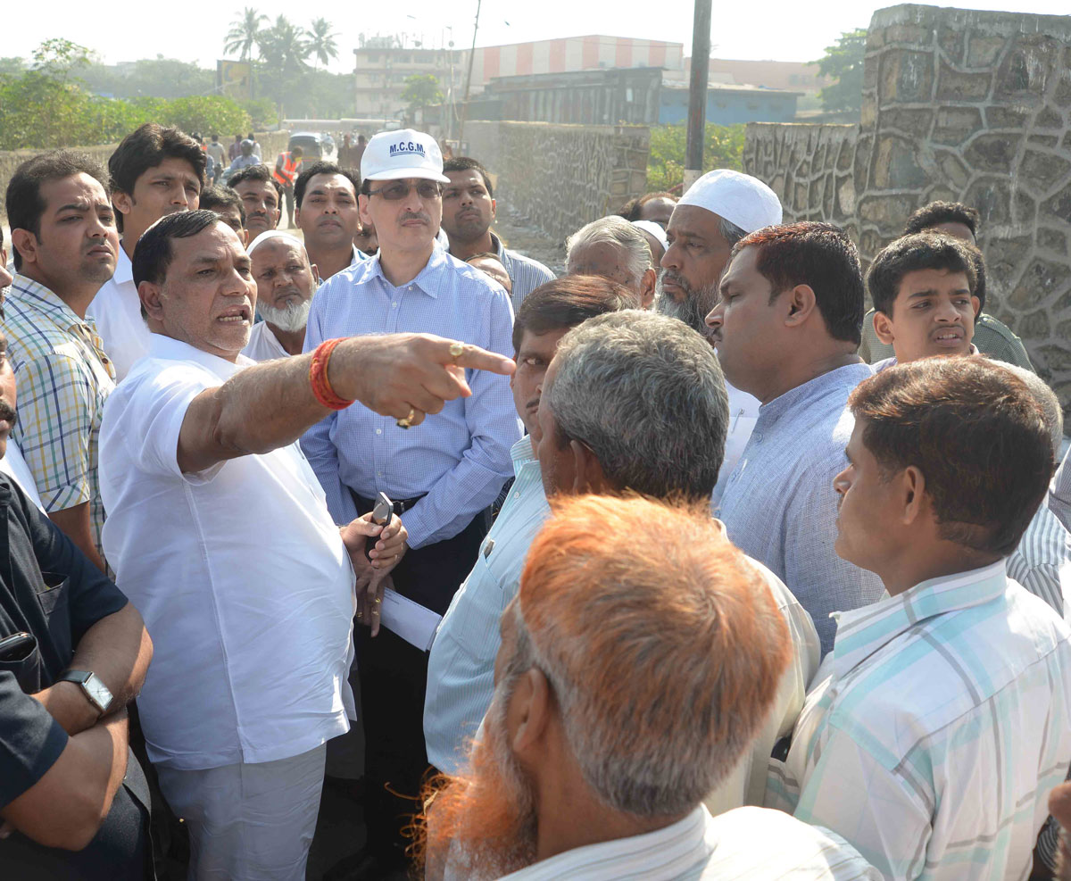 EX.MUMBAI CONGRESS PRESIDENT & MLA KRIPASHANKAR SINGH VISIT WITH BMC COMM.SITARAM KUNTE AT KURLA KALINA CONSTITUENCY.