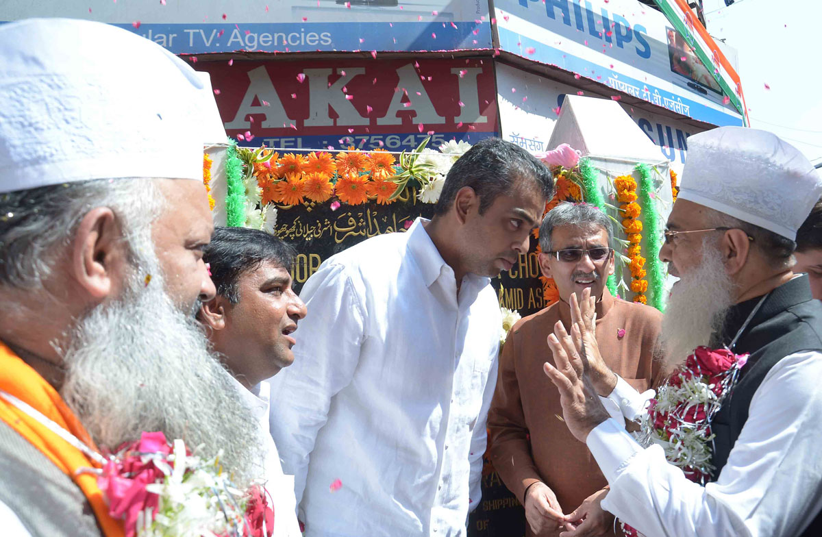 Union Minister of state & MP.Milind Deora Inaugurate the completed work by his MP LAD Fund in South Mumbai.