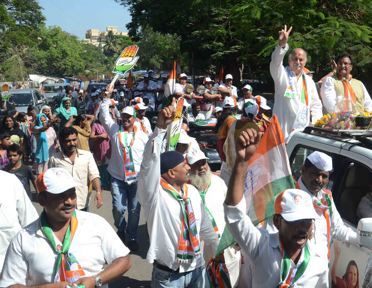 AICC Gen. Secretary & MP. Gurudas Kamat Started Campaigning for MP Election from Today at Andheri.
