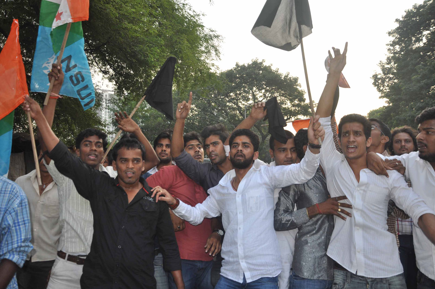 MUMBAI NSUI PROTEST AGANIST BJP "JAN CHETANA YATRA" AT BHANDUP.
