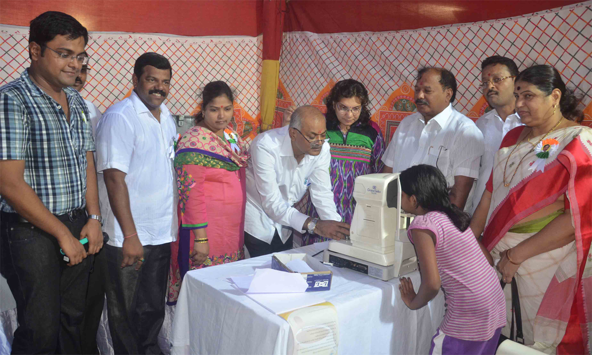 Naigaon Wadala Congress Assembly MLA Kalidas Kolambkar Organized Free Eye Check-up Camp at Wadala.