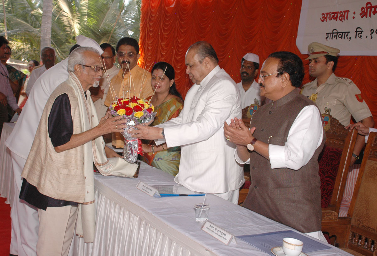 Shiv Jayanti Governor K. Sankaranarayanan Pays Floral Tributes To Chhatrapati Shivaji Maharaj.