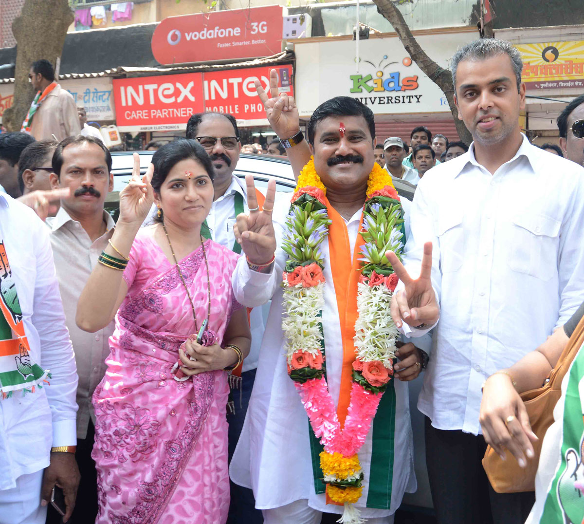 Sewree Assembly Congress Candidate Manoj Jamsutkar Filed Nomination Form.