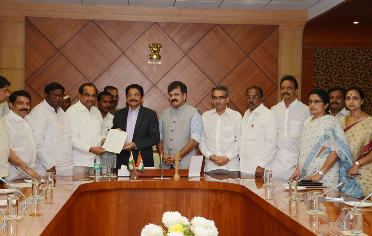 Congress-NCP Delegation Met Governor of Maharashtra Dr. Ch.Vidyasagar Rao at Raj Bhavan Mumbai.