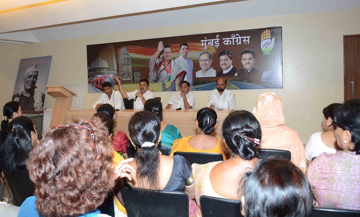 Ex.Chief Minister Narayanrao Rane & MRCC President Sanjay Nirupam During Meeting at Rajiv Gandhi Bhavan Azad Maidan.