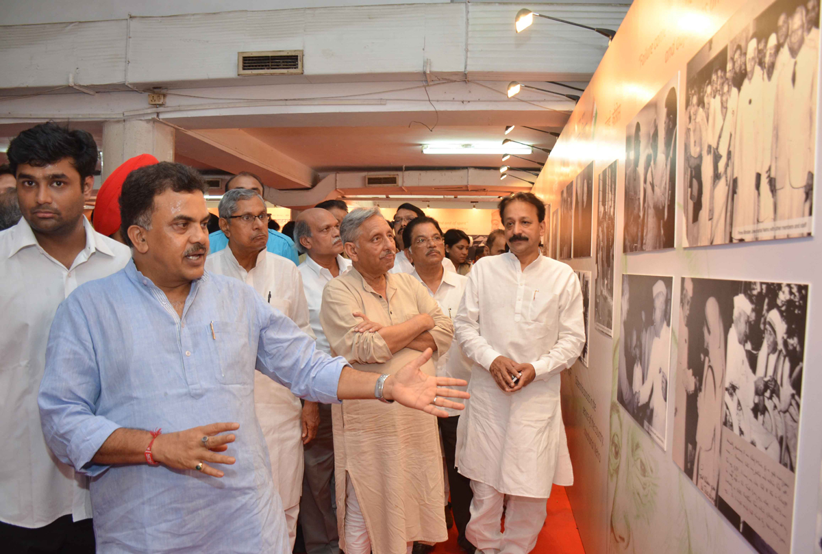 Mumbai Congress Celebrating 100th Year's Birth Anniversary of  Pandit Jawaharlal Nehru by Panditji Photo Exhibition & Rashtra Vandana Programme at Rangsharda Bandra.