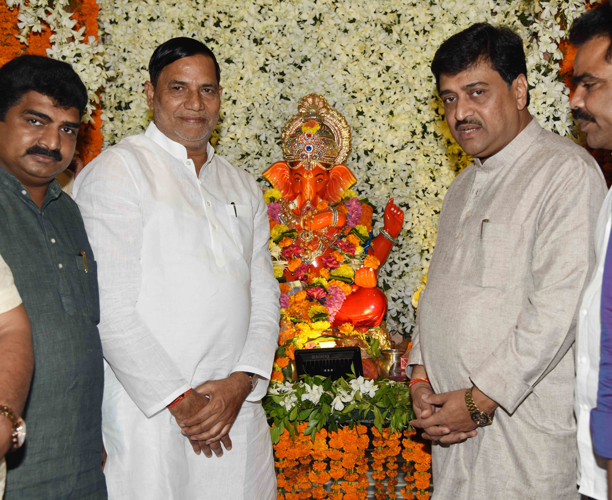 MPCC President & MP Ashokrao Chavan for Ganpati Bappa Darshan at Ex.Mumbai Congress President Kripashankar Singh Residence.