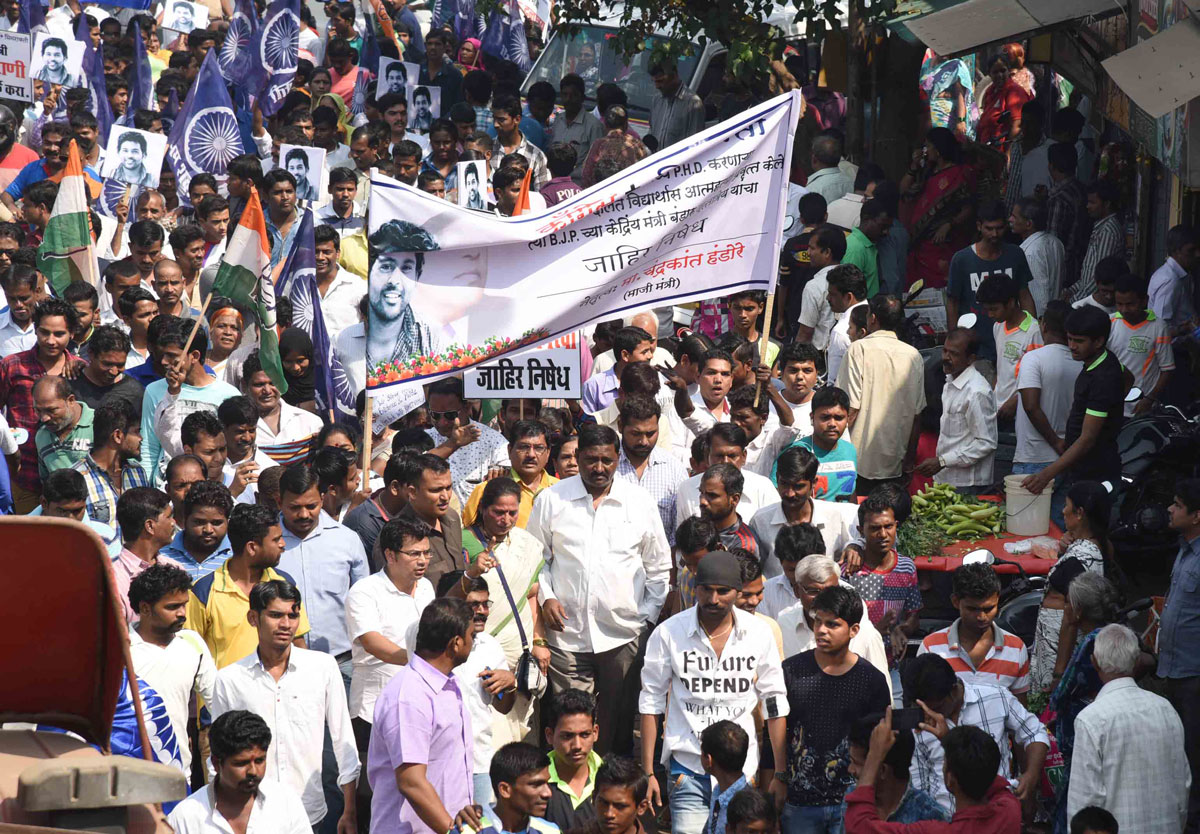 Congress-Bhimshakti Protest Leaded by Congress Leader & Ex.Minister Chandrakant Handore against Govt on Dalit Phd Scholar Rohit Vemula  Sucide at Hyderabad University at Chembur.