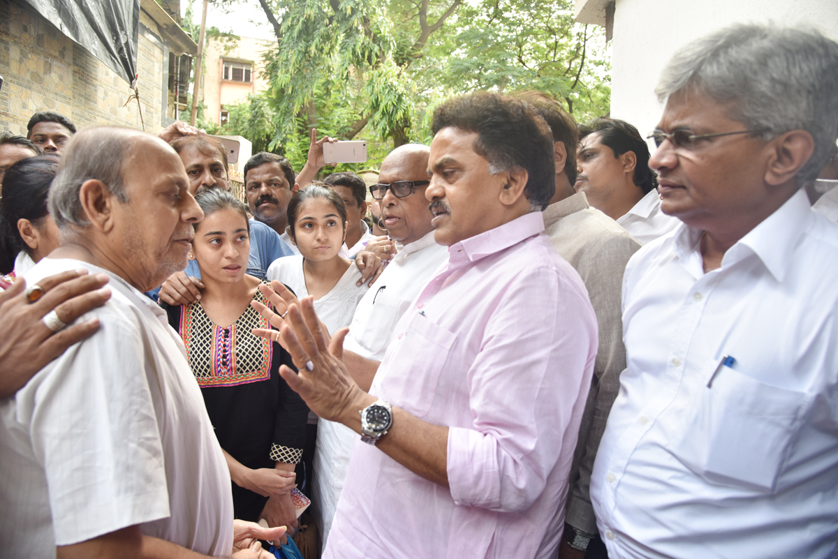Mumbai Congress President Sanjay Nirupam visited Crystal Tower at Parel.