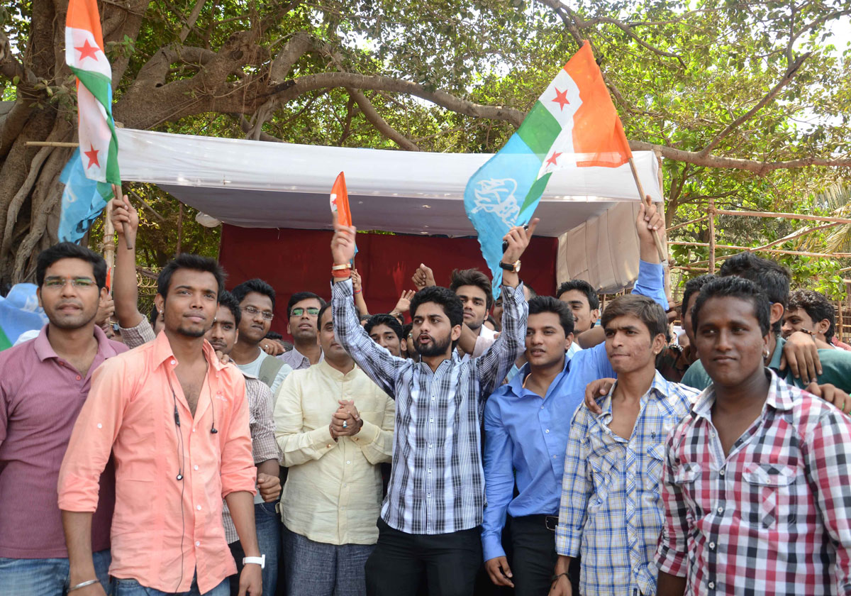 NSUI MUMBAI TEAM PROTEST AGANIST MUMBAI UNIVERSITY AT AZAD MAIDAN.