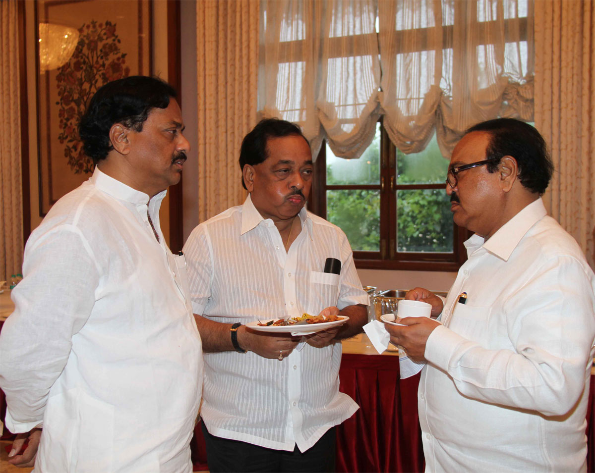 TEA PARTY BY CHIEF MINISTER PRITHVIRAJ CHAVAN DAY BEFORE MONSOON SESSION IN MUMBAI AT SAHAYADRI GUEST HOUSE.