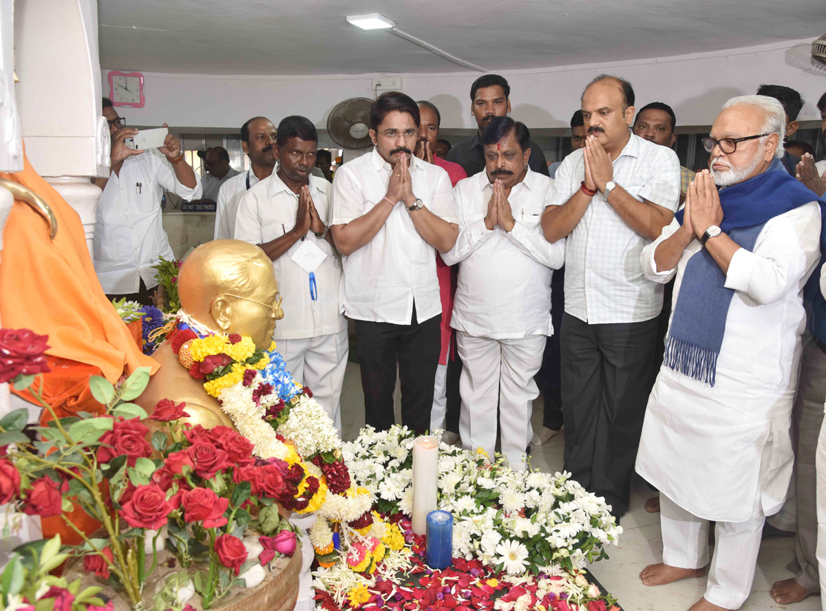 Mumbai...Salutes & Floral Tributes to Bharatratna Mahamanav Dr Babasaheb Ambedkar on his 63rd 'Mahaparinirvan Din'