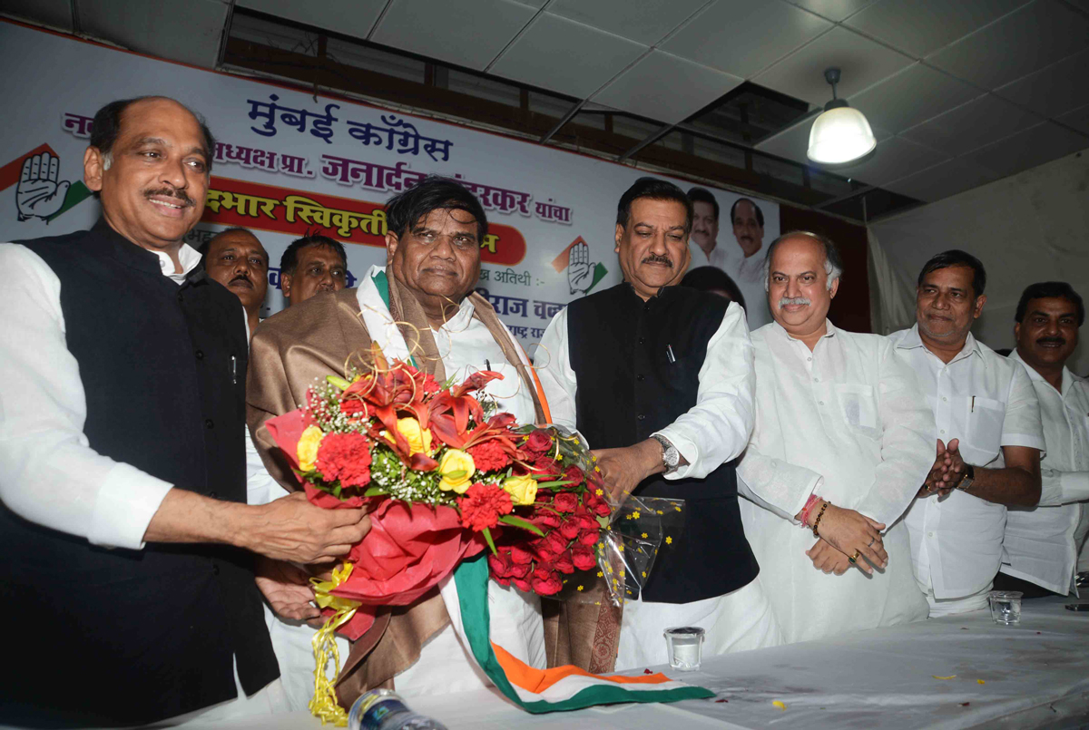 NEWLY APPOINTED MUMBAI CONGRESS PRESIDENT PROF. JANARDAN CHANDURKAR TOOK CHARGE OF MUMBAI CONGRESS.