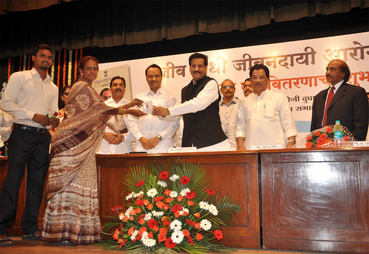 CHIEF MINISTER PRITHVIRAJ CHAVAN & DY.CHIEF MINISTER AJIT DADA PAWAR  INAUGURATES  RAJIV GANDHI JIVANDAI AROGYA YOJNA AT Y.B.CHAVAN.