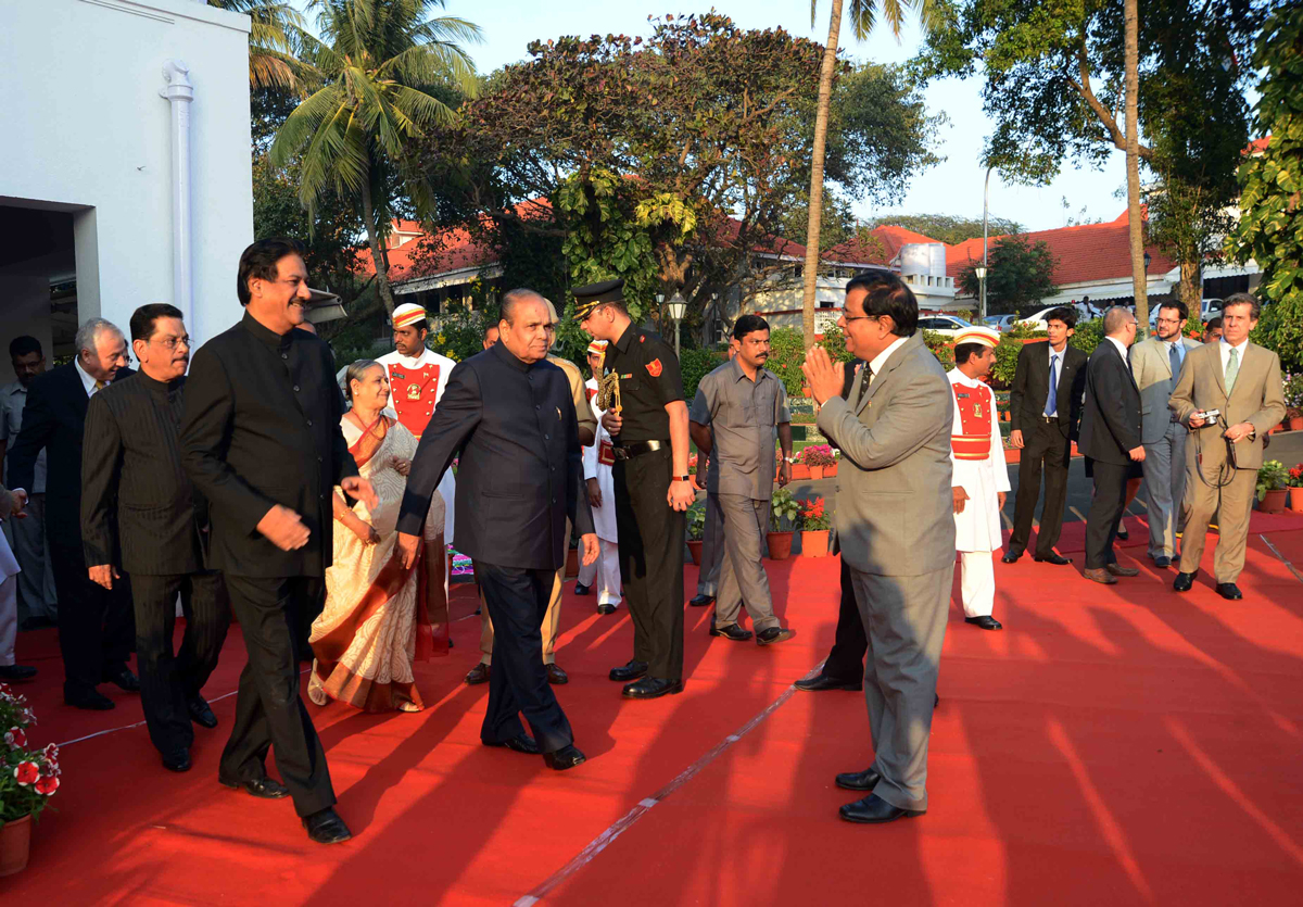 GOVERNOR K.SANKARNARAYANAN & CHIEF MINISTER PRITHVIRAJ CHAVAN AT RAJ BHAVAN MUMBAI.