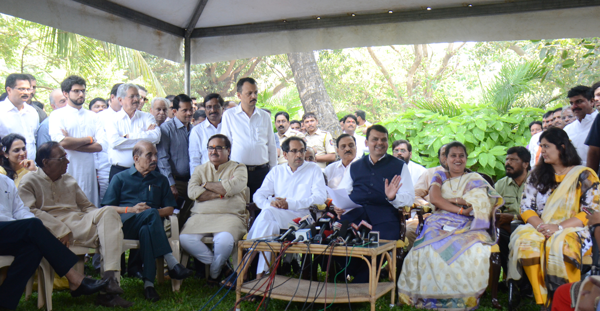 Chief Minister Devendra Fadnavis & Shivsena Working President Uddhav Thackarey Press Conference at Mayor Bunglow.