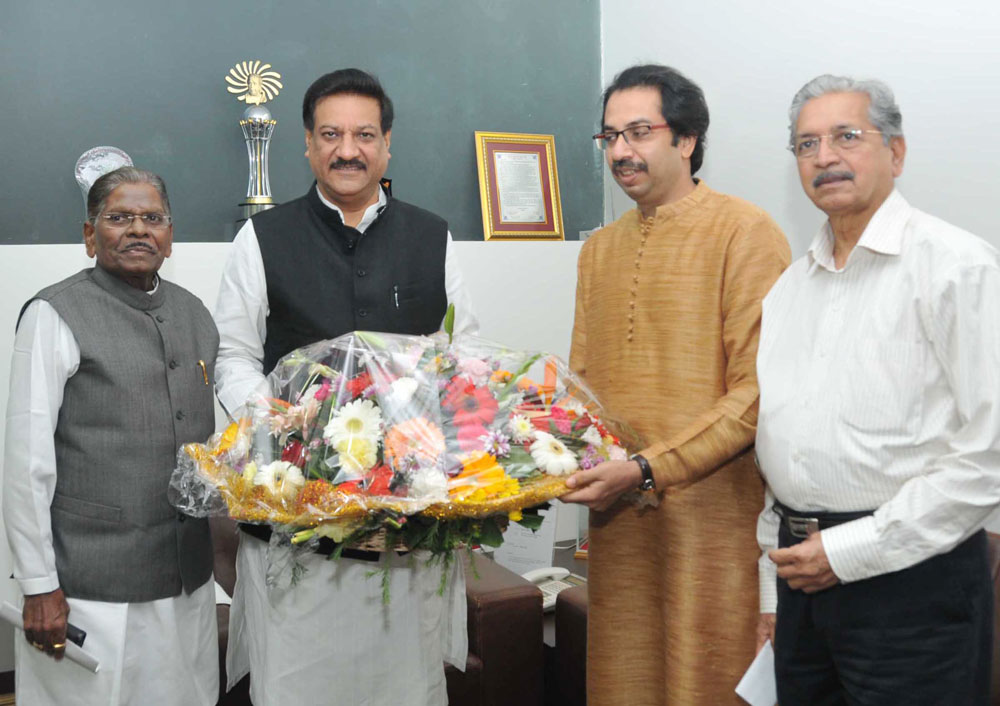 CHIEF MINISTER PRITHVIRAJ CHAVAN & SHIVSENA WORKING PRESIDENT UDHAVJI THAKAREY AT VARSHA