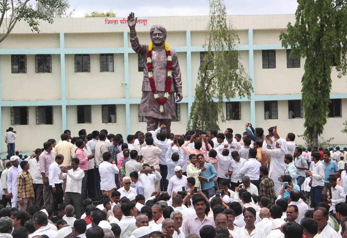 Former Ex. Chief Minister Late Vilasrao Deshmukh Statue Unveiling at Latur.
