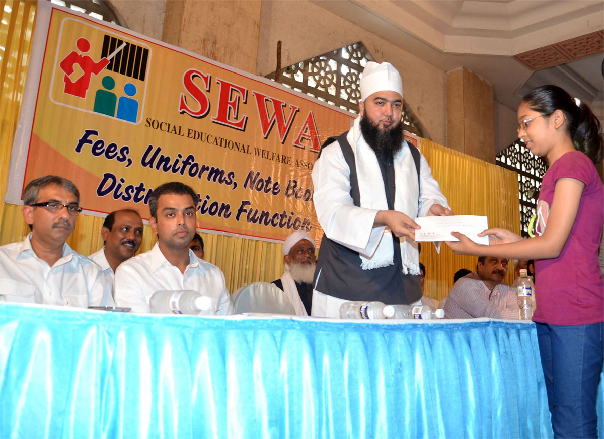 UNION MINISTER OF STATE MILIND DEORA IN "SEWA" PROGRAMME AT HAJ HOUSE.