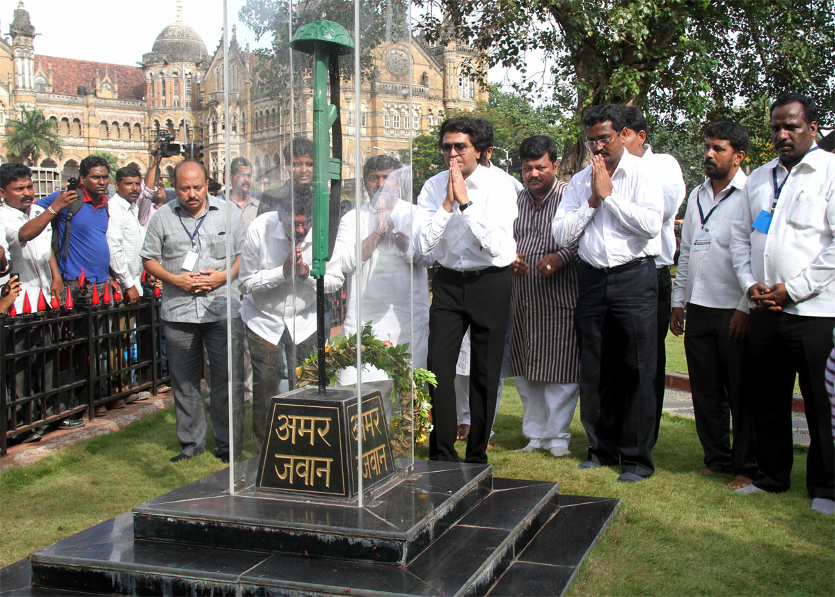 MNS CHIEF RAJ THAKRE PROTEST RALLY FROM GIRGAON CHOWPATY TO AZAD MAIDAN.