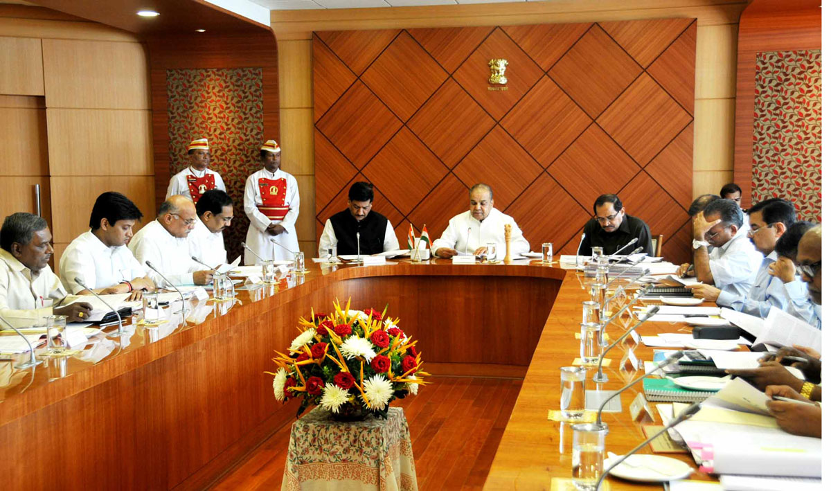 GOVERNOR OF MAHARASHTRA K.SANKARNAYARANAN,CHIEF MINSITER PRITHVIRAJ CHAVAN AT RAJ BHAVAN MUMBAI.