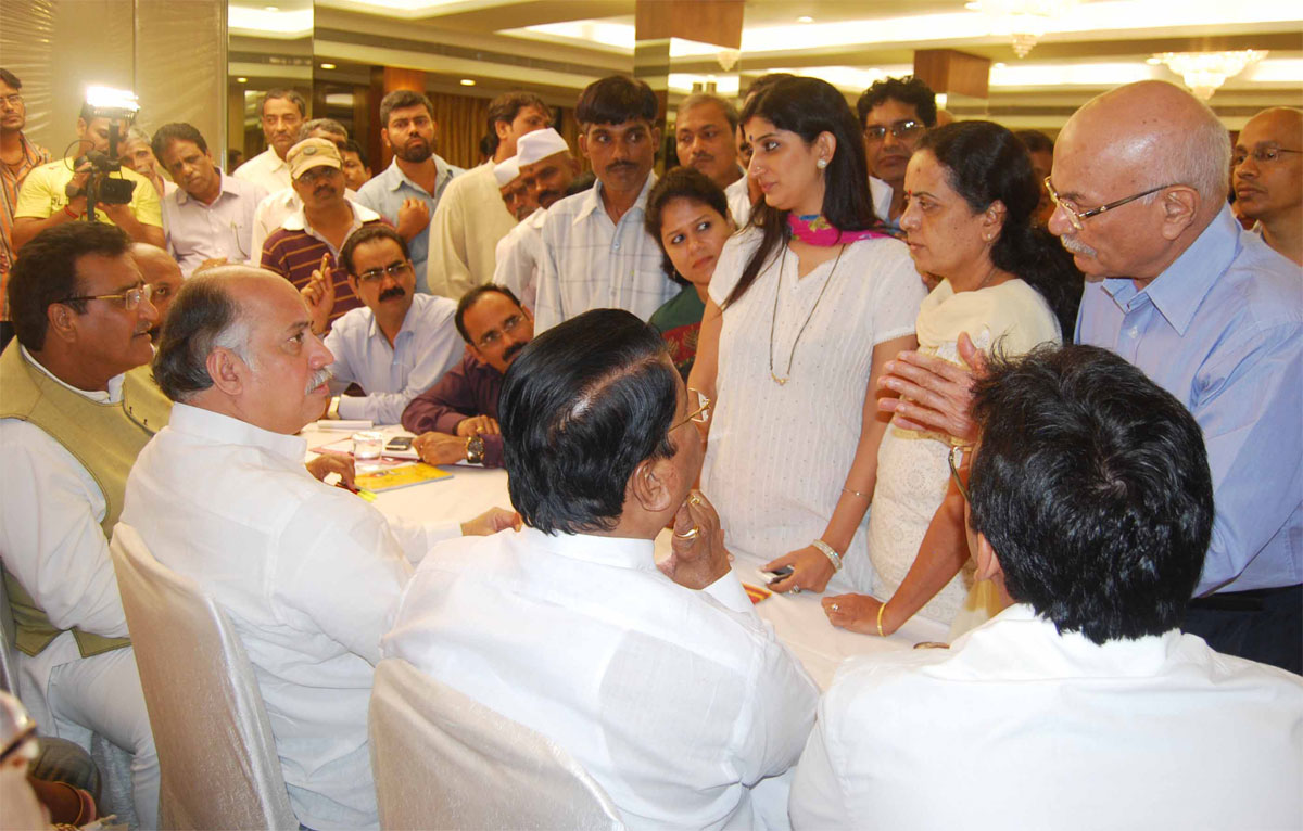 EX.MINISTER & MP.GURUDAS KAMAT JANSAMPARK ABHIYAN AT ANDHERI.