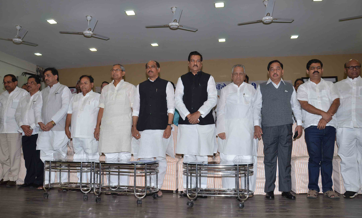 CHIEF MINISTER PRITHVIRAJ CHAVAN & MAHARASHTRA STATE CONGRESS LEADER'S MEETING AT TILAK BHAVAN DADAR.
