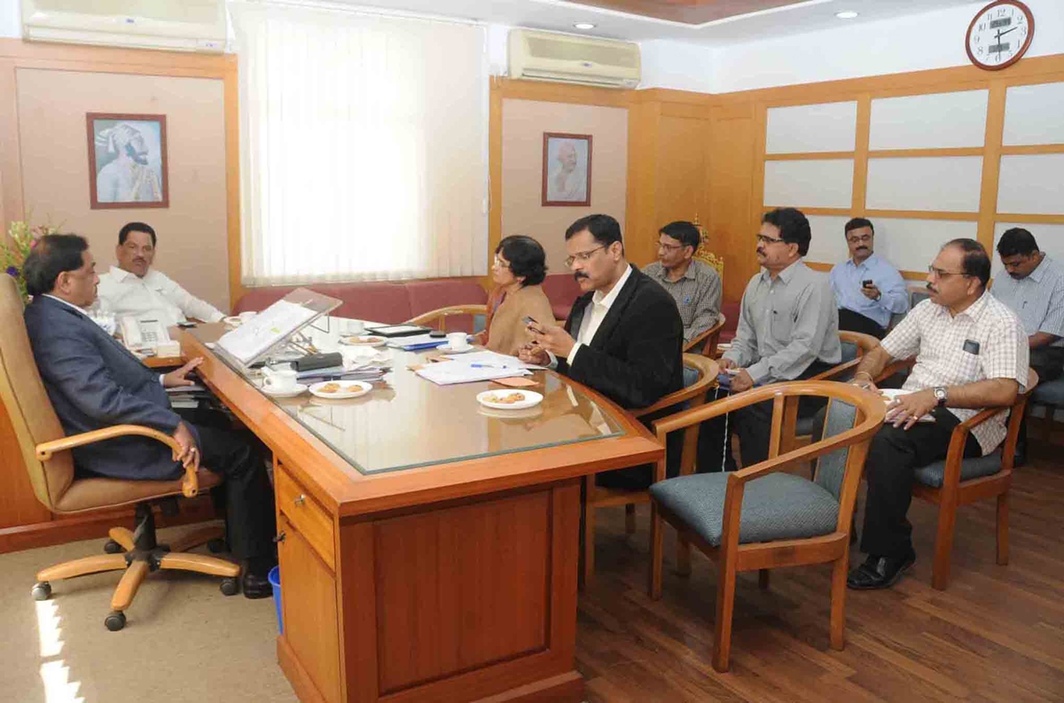 MINISTER NARAYANRAO RANE WITH MINISTER SURESH SHETTY MEETING AT MANTRALAYA.