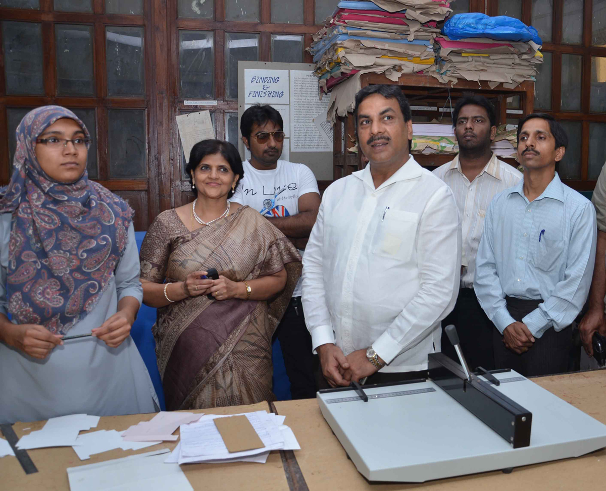 MINISTER MOHD.ARIF NASIM KHAN VISITED MINORITY ITI COLLEGE AT SIR J.J.SCHOOL OF ARTS CST.