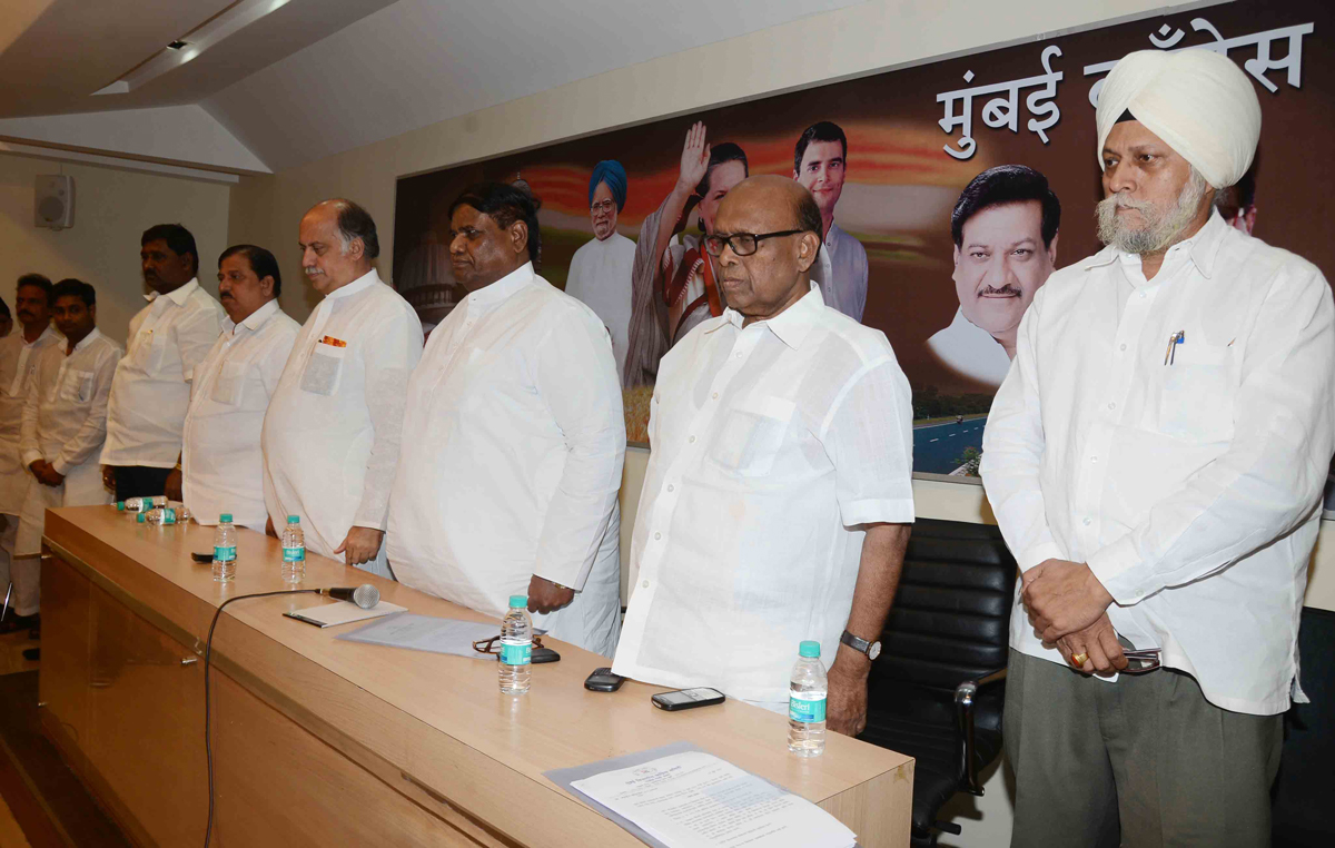 MUMBAI CONGRESS PRESIDENT PROF.JANARDAN CHANDURKAR & AICC GEN.SEC.& M.P. GURUDAS KAMAT IN EXECUTIVE MEETING AT RAJIV GANDHI BHAVAN AZAD MAIDAN.