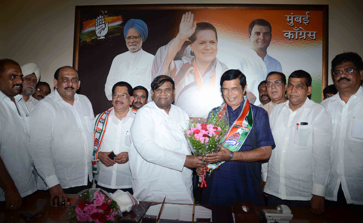 UNION CABINET MINISTER FOR TRANSPORT SHRI.OSCAR FERNANDES & MUMBAI CONGRESS PRESIDENT PROF.JANARDAN CHANDURKAR AT MRCC.