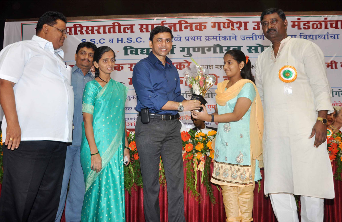GANESH UTSAV MANDAL & SSC,HSC STUDENT'S FELICITATION BY MLA & EX.MINISTER CHANDRAKANT HANDORE AT CHEMBUR.