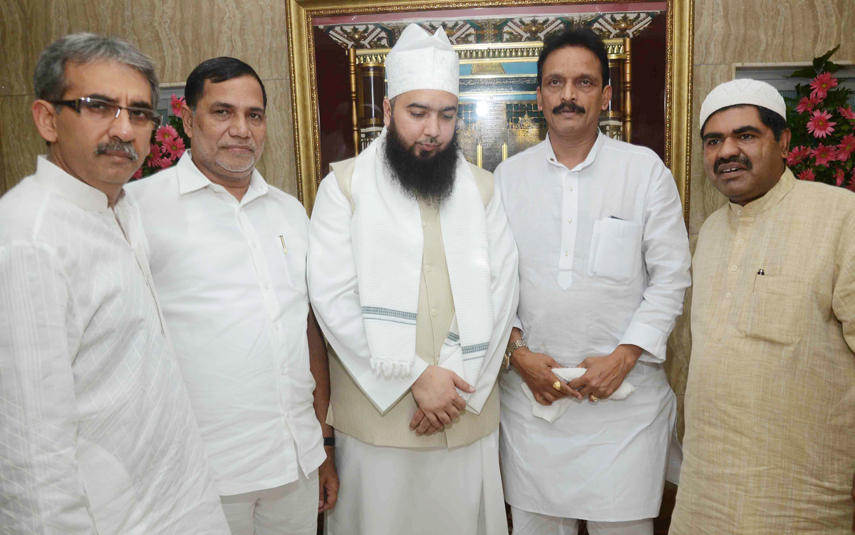 10th ANUAL URS OF SHAHIDEED-E-RAAH-E-MADINAH SAYED ANWAAR ASHRAF URF MUSANNA MIYAN AT CHHOTA SONAPUR M.S.ALI ROAD DO TANKI.