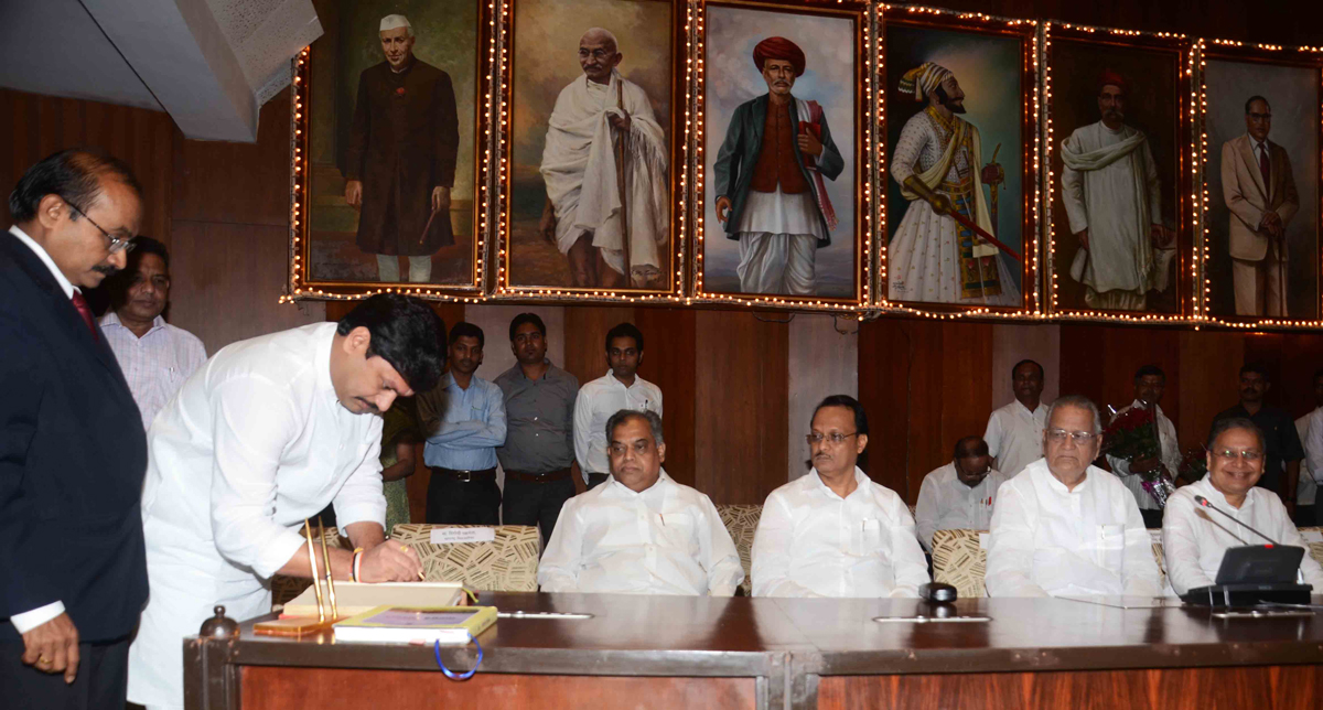 VIDHAN PARISHAD SPEAKER SHIVAJIRAO DESHMUKH,DY CHIEF MINISTER AJITDADA PAWAR & NEWLY ELECTED MLC DHANANJAY MUNDE AT VIDHAN BHAVAN MUMBAI.