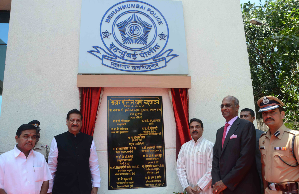 CHIEF MINISTER PRITHVIRAJ CHAVAN,HOME MINISTER R.R.PATIL & MINISTER MOHD.ARIF NASEEM KHAN INAUGURATED GOVANDI SHIVAJI NAGAR POLICE STATION & ANDHERI SAHAR POLICE STATION.