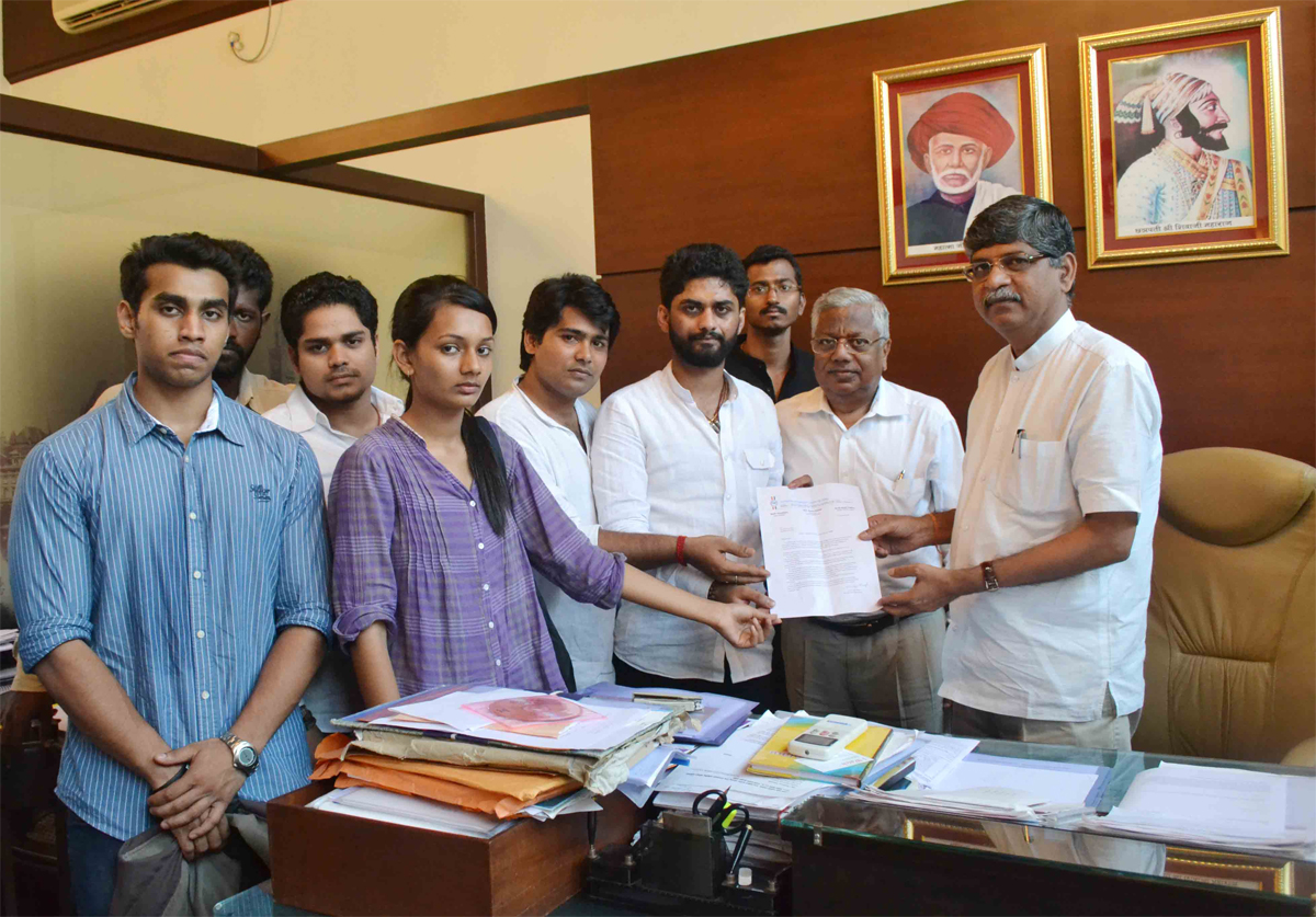 MUMBAI NSUI PROTEST AT MUMBAI UNIVERSITY FORT CAMPUS.