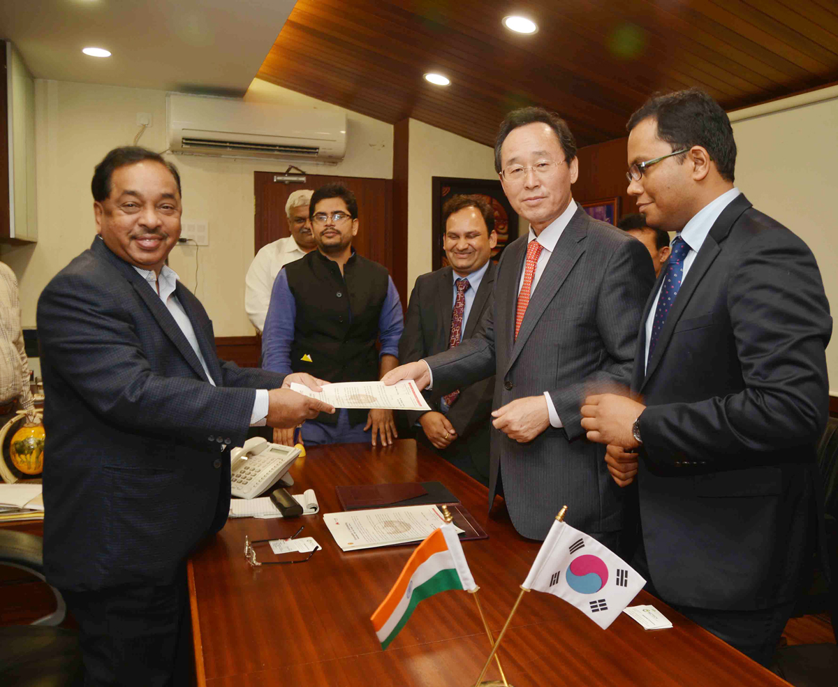 SOUTH KOREA DELEGATES MINISTER NARAYANRAO RANE AT NYANESHWARI.